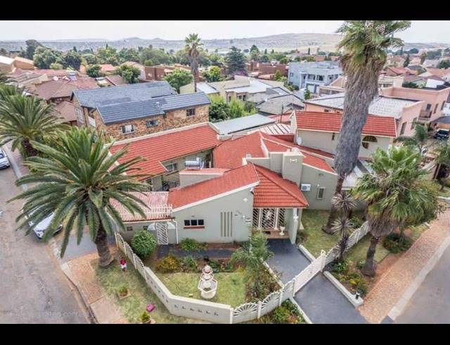 5 BEDROOM HOUSE FOR SALE IN LENASIA SOUTH